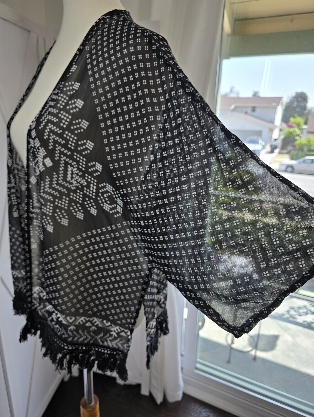 Xhilaration Black and White Patterned Sheer Kimono With Black Fringe Trim - Picture 3 of 7